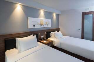 Отель Hampton By Hilton Poznan Old Town Познань-5